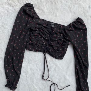 Beautiful floral top!! 💕